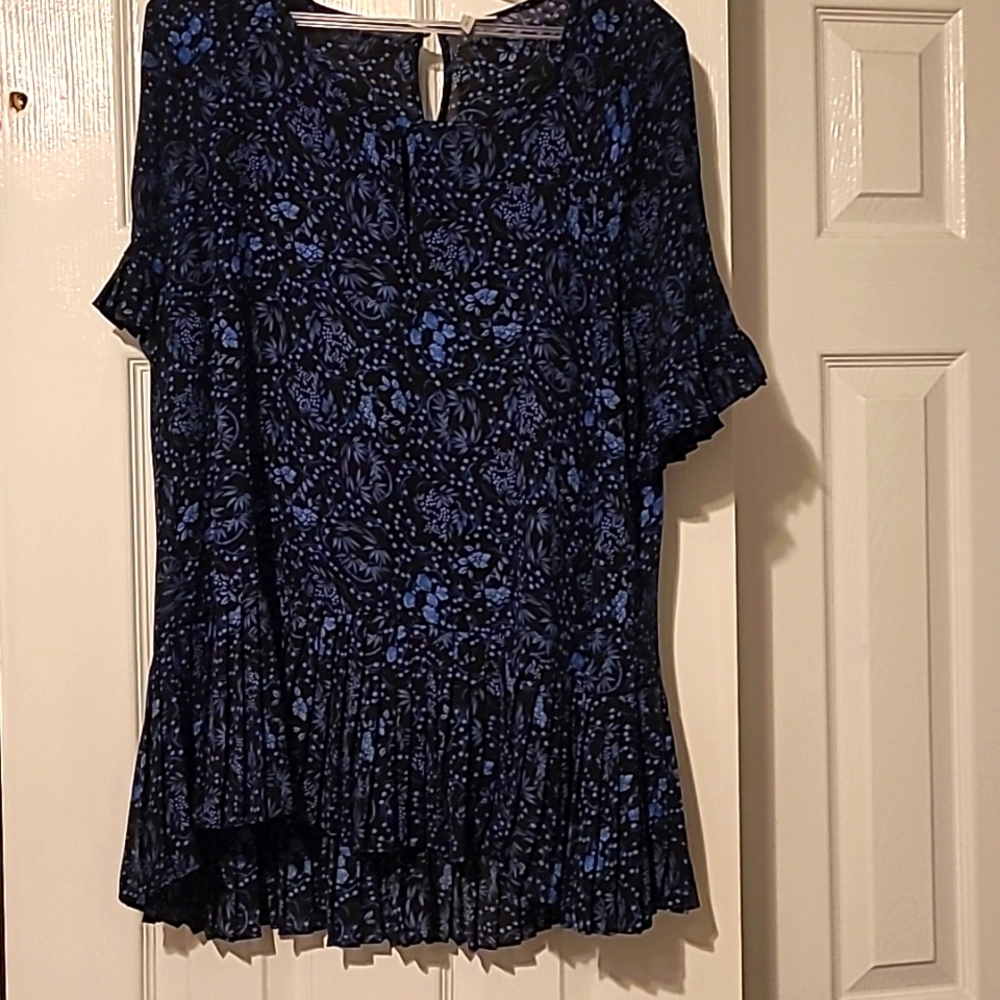 Pleated flowy floral berry Cato top with keyhole front button back